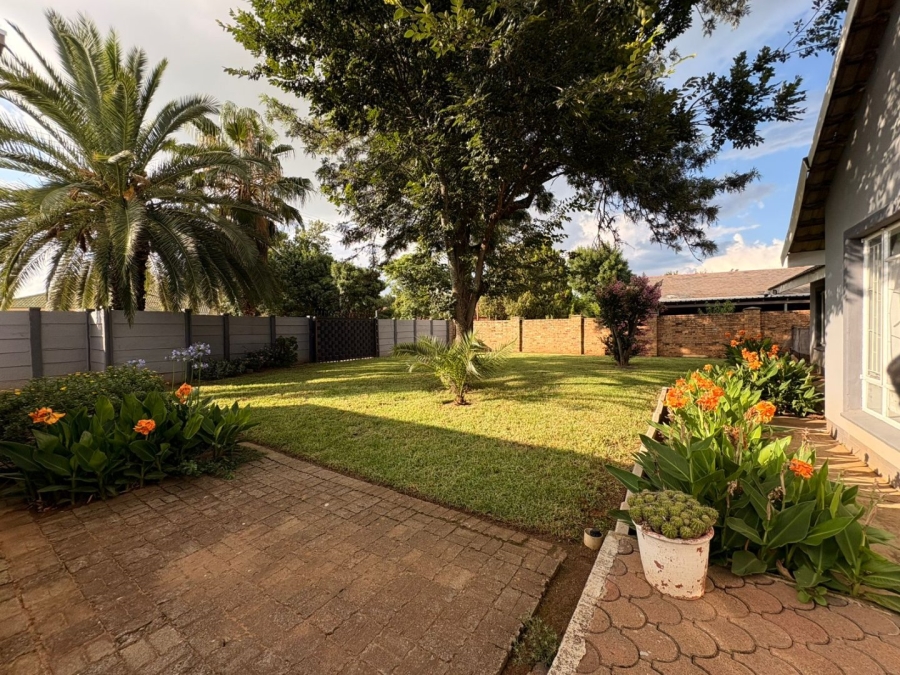 To Let 3 Bedroom Property for Rent in Flimieda North West